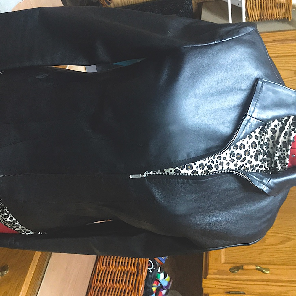 Black leather fitted jacket